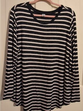 Old Navy Black and White Striped Crew Neck Top